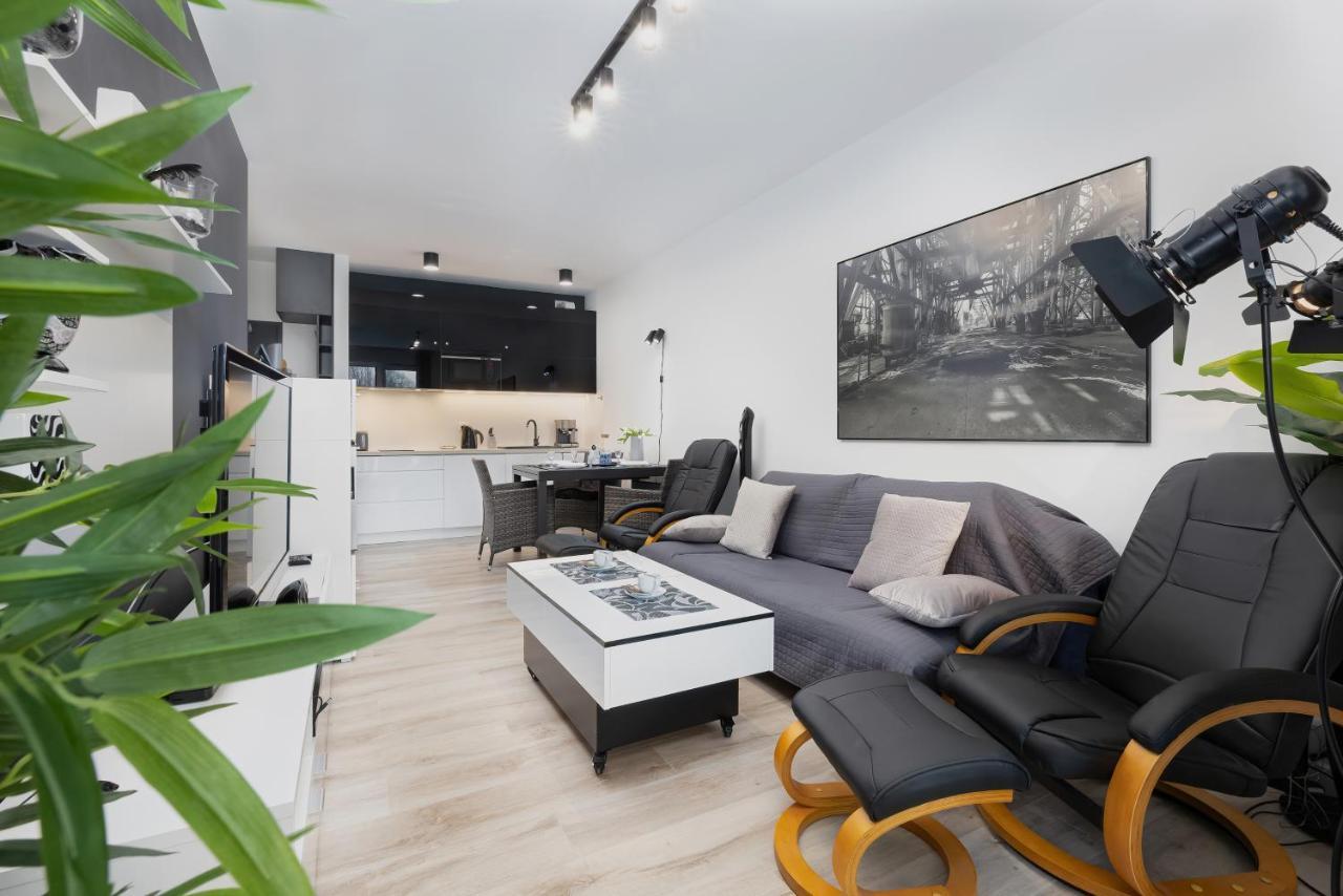 Platinium Apartment By Renters Prestige Rewal Luaran gambar